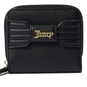 Juicy Couture

 Bow Small Zip Around Wallet🎀 New!